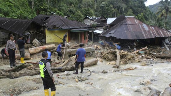 В Индонезии – наводнения и оползни, погибли более 40 человек