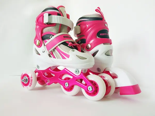 Путь к мастерству: Как и где научить ребенка кататься на роликовых коньках?