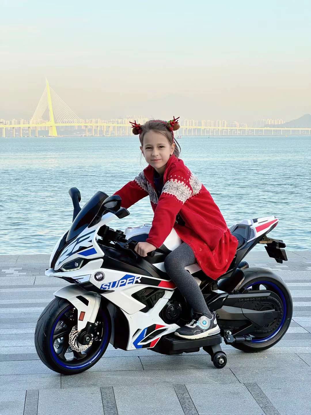 Які вдосконалені системи безпеки використовуються на електромотоциклах для дітей?