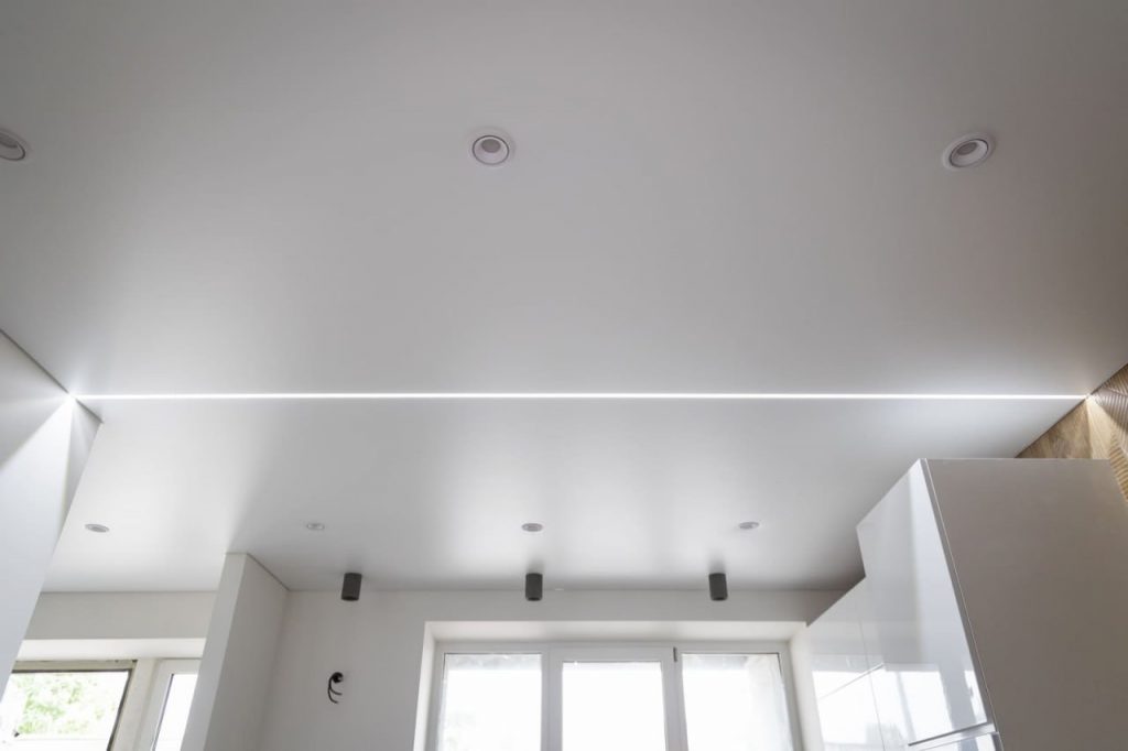 Как выбрать натяжной потолок: советы и полезные рекомендации