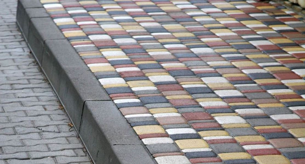 Причины выбирать качественные дорожные бордюры и тротуарные плиты