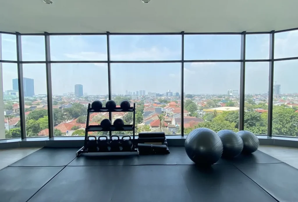 Причини замовити професійне скління об’єктів