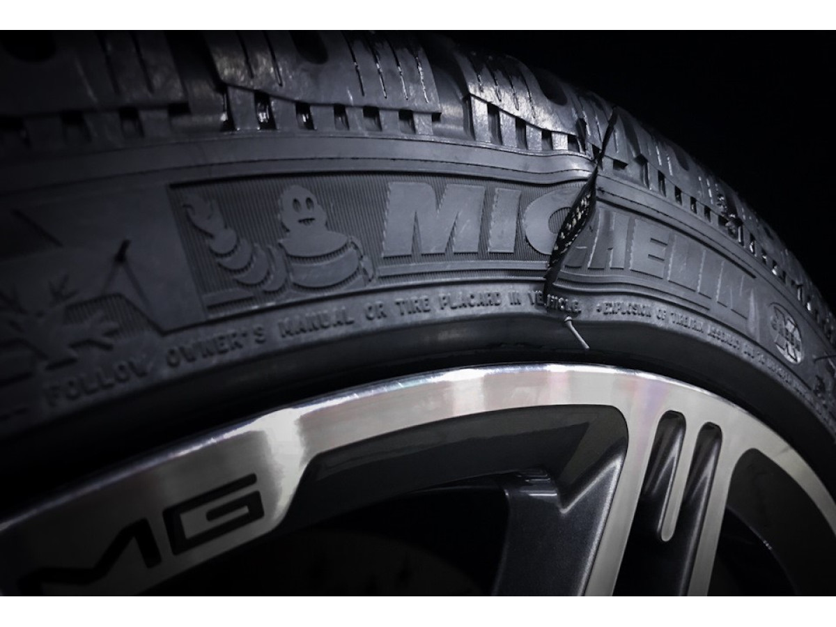 Які переваги пропонує професійний ремонт бічних порізів на шинах