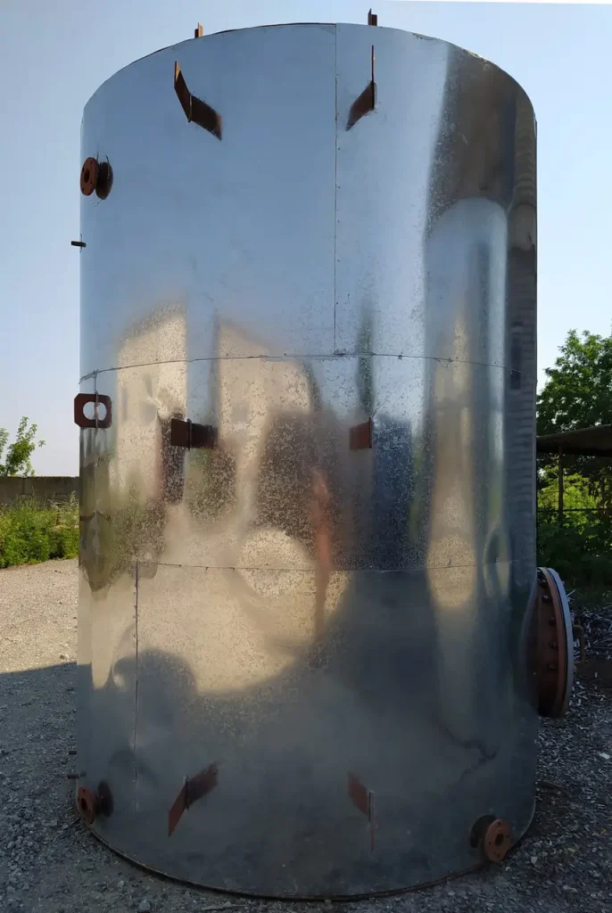 Теплові втрати сталевого бака: вплив товщини ізоляції і матеріалу