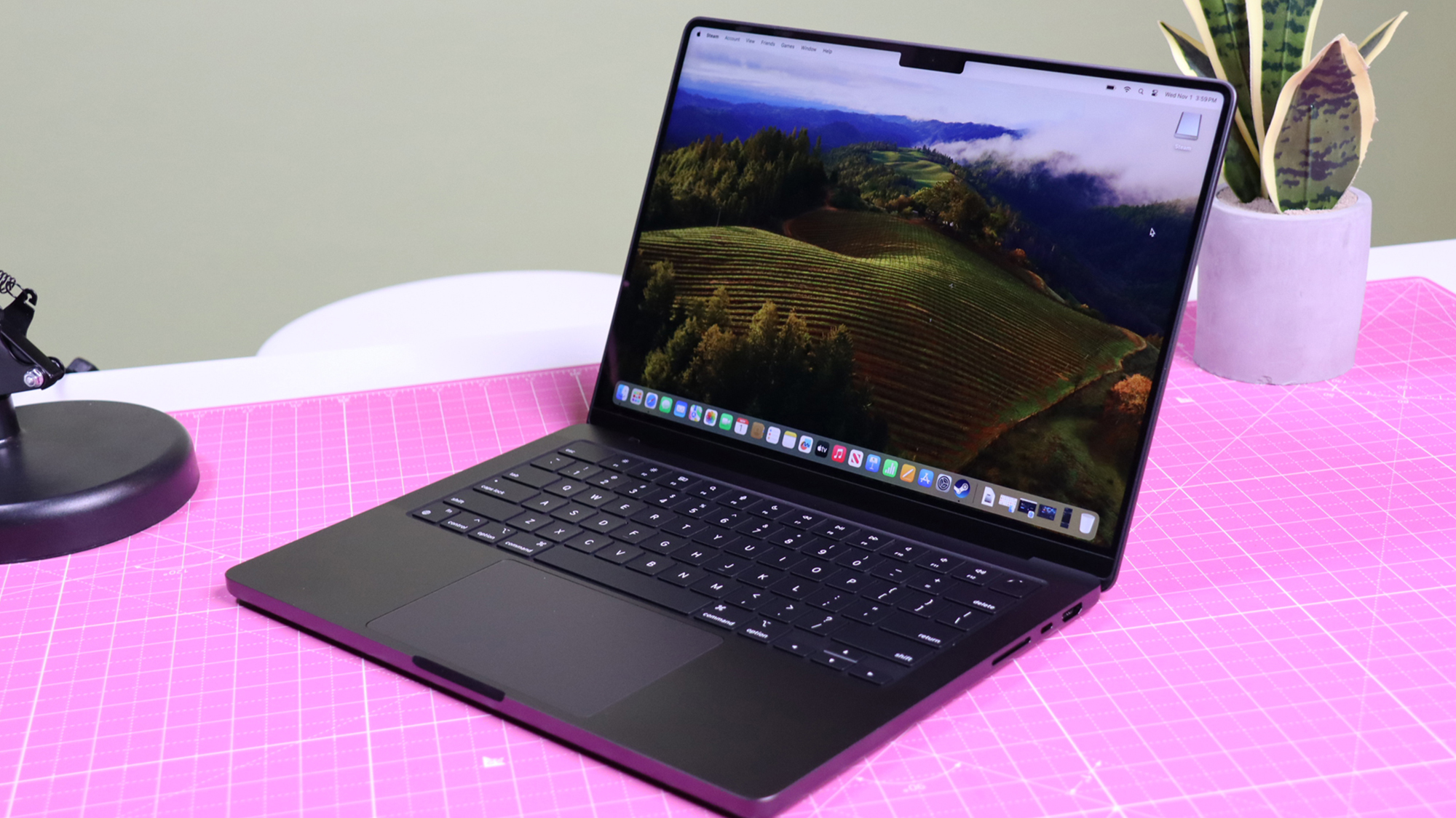MacBook Pro M5 – флагманський макбук для професійних задач у 2026 році
