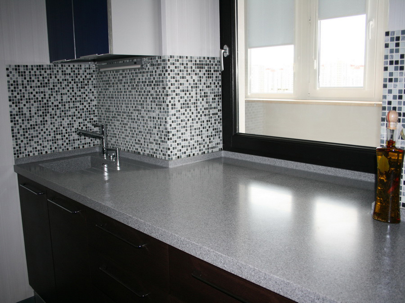 Кому найкраще підійде стільниця зі штучного каменю