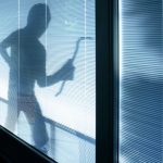 Взломостойкое стекло купить: как выбрать надежную защиту для дома и бизнеса